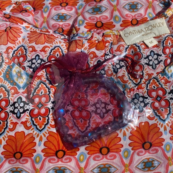 Cynthia Rowley Plus Size high low top with free bracelet! - Picture 8 of 8